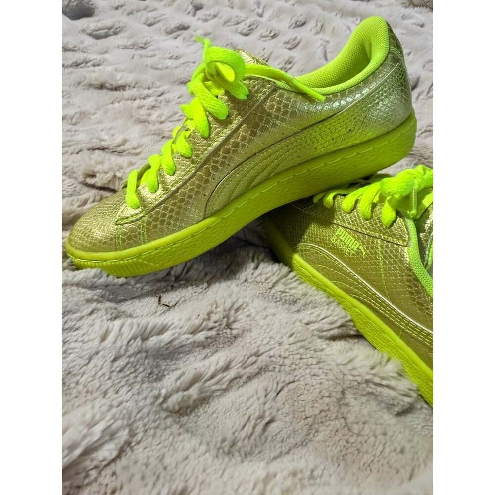 ✨Women’s 6 Puma Basket Metallic Neon Green Sneakers - Picture 2 of 6